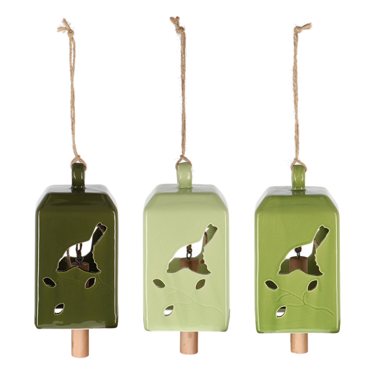 Windspiel in Grüntönen sortiert